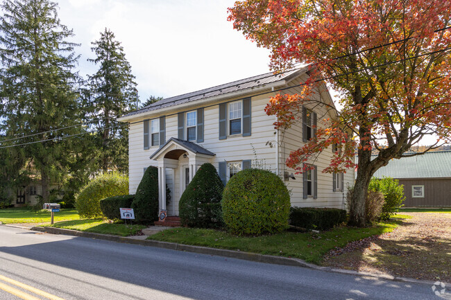 Homes in Limestone have driveways for parking.