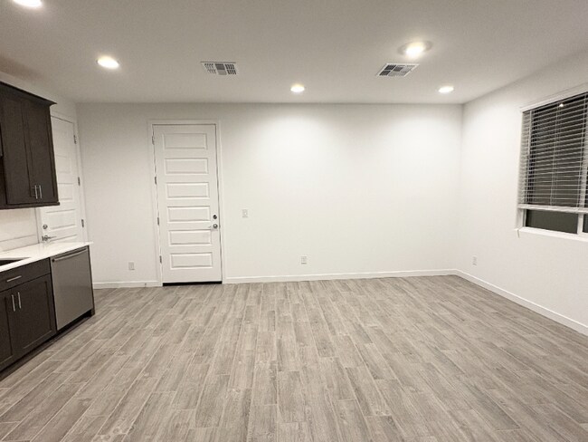 17361 W Smoketree Dr unit B, Surprise, AZ 85387 - photo 7