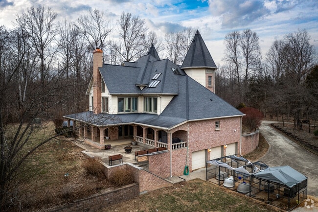 Queen Anne designs are scattered throughout Bloomington.