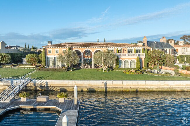 Mansions in Bayview have expansive lots and can reach the tens of millions of dollars.