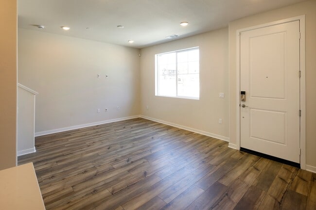 9893 Crossbay Loop unit 36582927, Jurupa Valley, CA 92509 - photo 4
