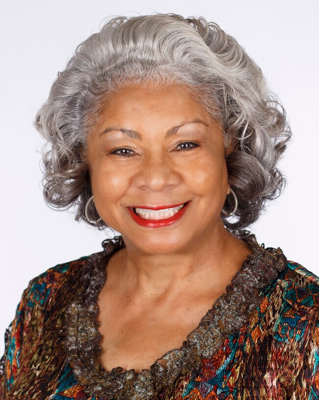 S Michelle Everett
