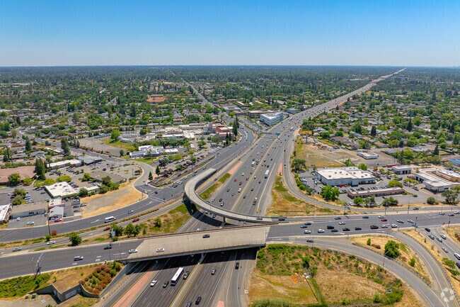 With Interstate 80 running along the western border of Cirby Side, commuting is a breeze.