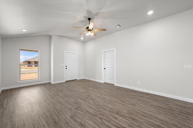 5633 Smith St, Lubbock, TX 79416 - photo 2