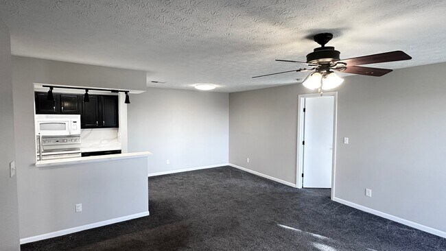 8919 Eagleview Dr, West Chester, OH 45069 - photo 5