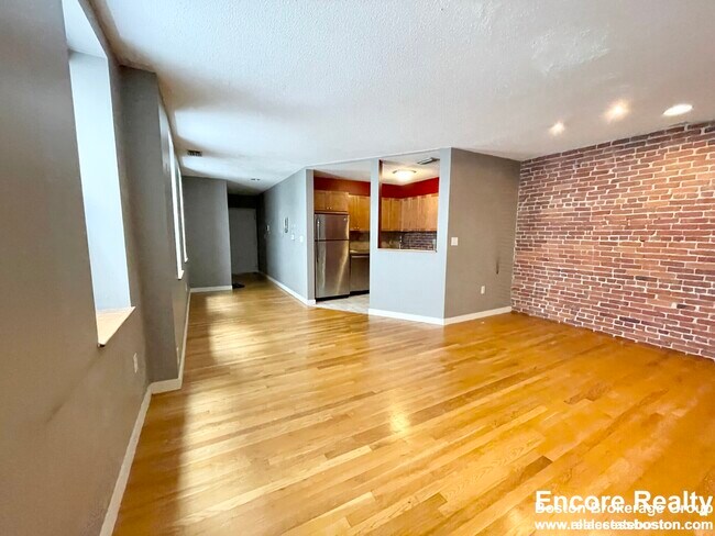 73 Gainsborough St unit 202W, Boston, MA 02115 - photo 3
