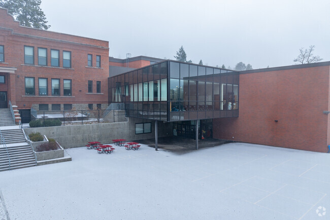 Franklin Elementary offers a newly renovated building.