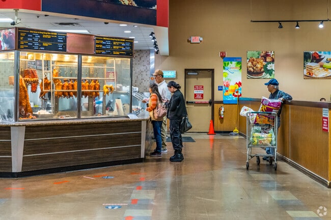 Parkway residents have a great selection for retail like 99 Ranch Market, Walmart, FoodMaxx and more.