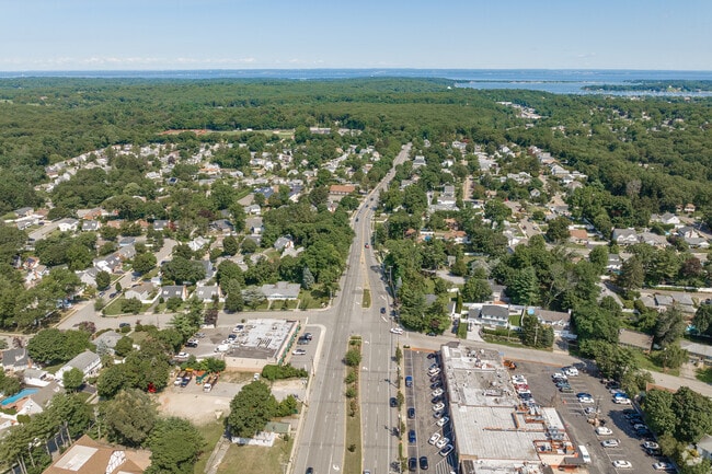 East Norwich is a quiet close-knit community with many great amenities.