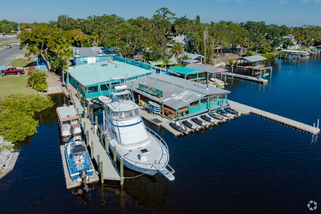 Rent the watercraft of your choice and hit the water at Rose Bay Water Sports in Harbor Oaks.