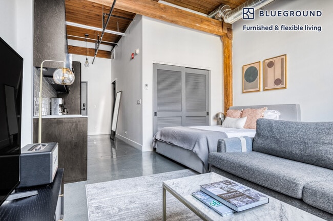 2061 N Southport Ave unit FL4-ID569, Chicago, IL 60614 - photo 3