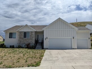 889 E 600 N, Hyde Park, UT 84318