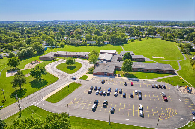 David B. Crane Elementary School has 52% of students proficient in reading.