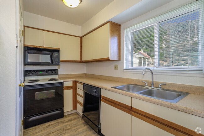 1BR, 1BA- 655SF