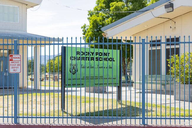 Gateway Educational Options serves students i grades K-12.