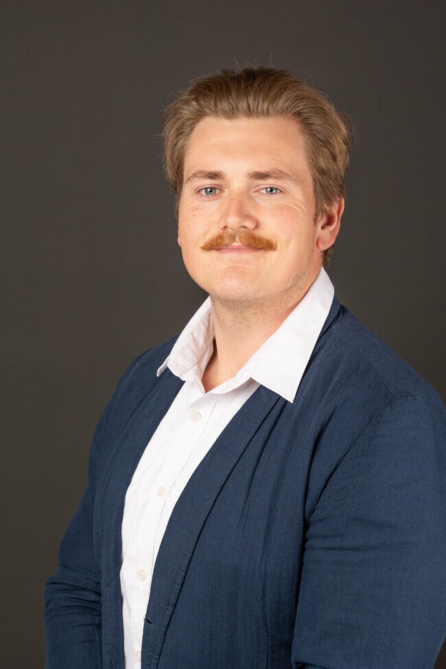 Agent Photo