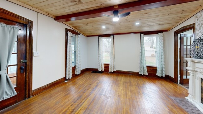 613 Sherman St, Geneva, OH 44041 - photo 2