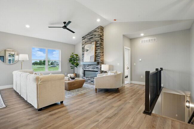 933 Long Dr, Solon, IA 52333 - photo 7