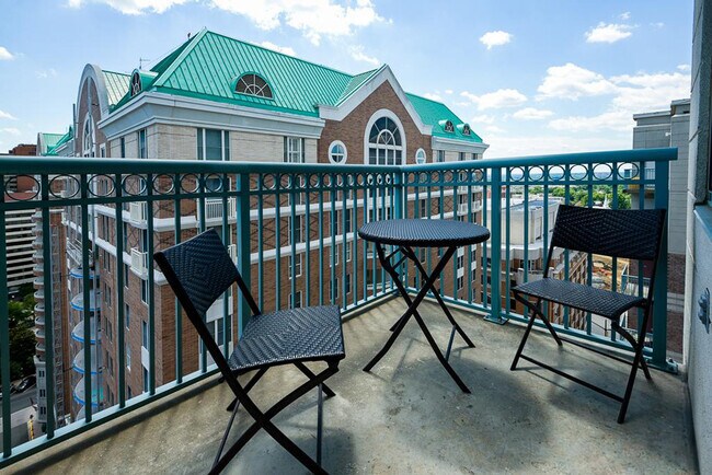 Continental Ballston unit ID423P, Arlington, VA 22203 - photo 2