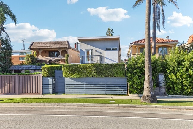 665 Washington Blvd, Marina Del Rey, CA 90292 - photo 2