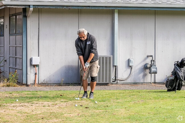 Roseburg has lots of golfing options, perfect for retirees looking to relax.