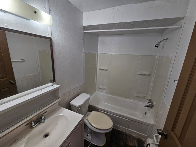 1885 Taylor Rd unit 101, East Cleveland, OH 44112 - photo 2