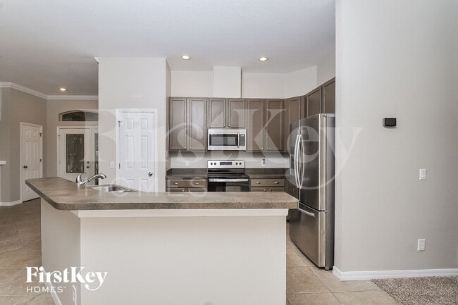 1102 Lumsden Trace Cir, Valrico, FL 33594 - photo 5