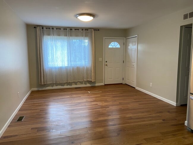 793 Robertson Dr, Brighton, MI 48116 - photo 4