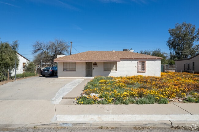 Wildflowers grow in abundance on the front lawn of a Julia Keen home.