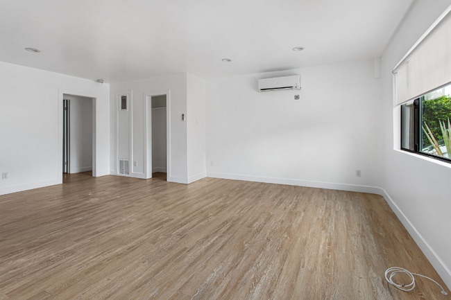 1949 Park Grove Ave unit 5, Los Angeles, CA 90007 - photo 6