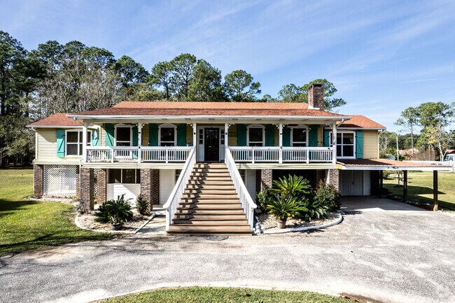 Properties for sale in Heron bay with large yards and Boat ready.