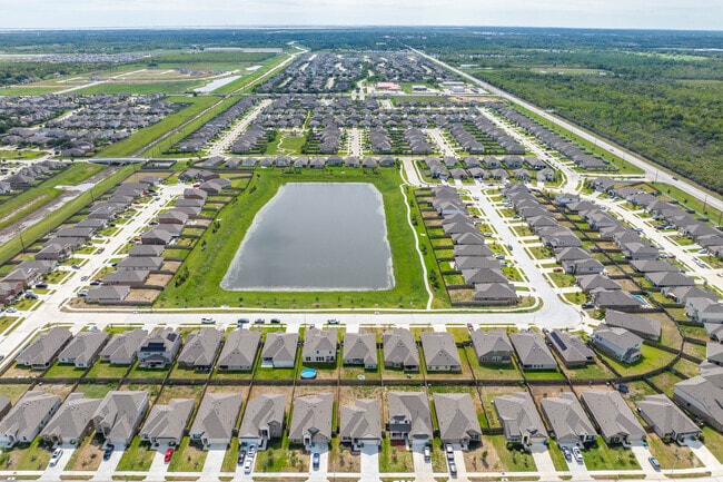 Neighborhood ponds in La Marque offer fishing spots close to home.