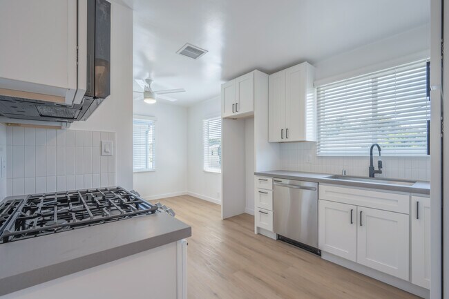 3201 S Barrington Ave unit F, Los Angeles, CA 90066 - photo 6