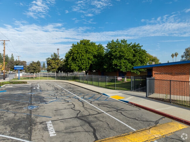 Orangewood Elementary School seves grades K-6th.