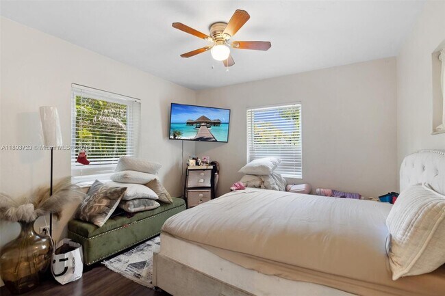 11105 NE 9th Ave, Biscayne Park, FL 33161 - photo 6