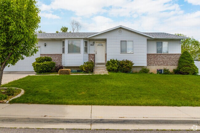 This ranch home's modest and unpretentious style blends seamlessly with the surrounding landscape, creating a cozy and inviting ambiance in Payson.
