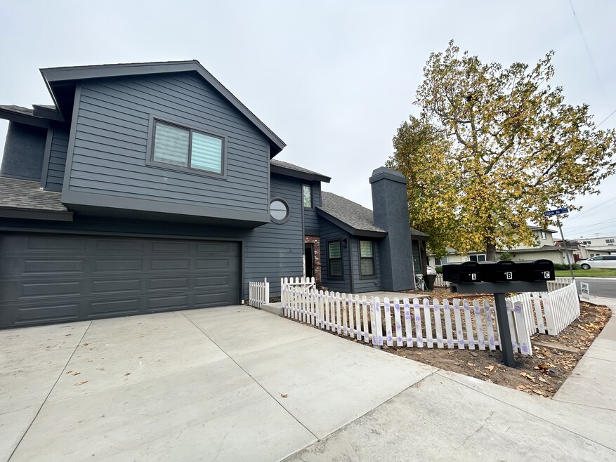 151 Albert Place unit A, Costa Mesa, CA 92627 - photo 1