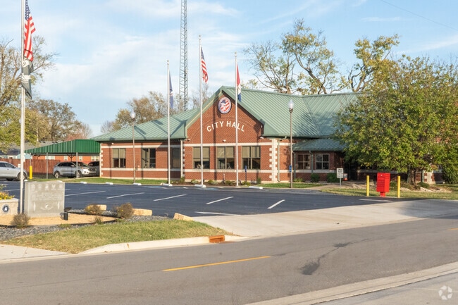 Mount Washington has their City Hall located in its charming downtown area.