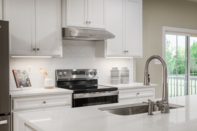 1470 Eagle Watch St NE, Canton, OH 44721 - photo 5