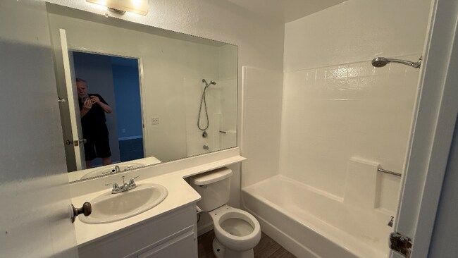 7044 Hawthorn Ave unit 109, Los Angeles, CA 90028 - photo 5