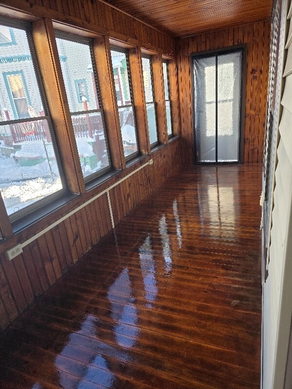 560 Pine St unit 1, Manchester, NH 03104 - photo 1