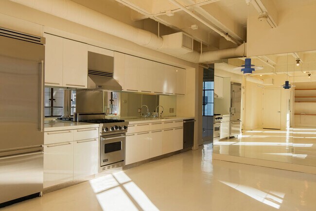 The Lofts @ Hollywood & Vine unit 701, Los Angeles, CA 90028 - photo 2