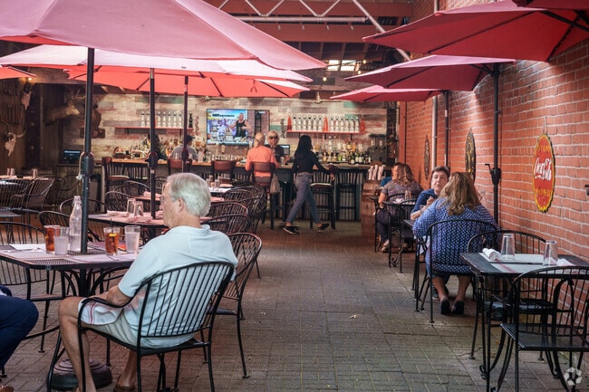 Ben Avon Heights folks can enjoy and outdoor lunch at Rosas Cantina in nearby Sewickley.