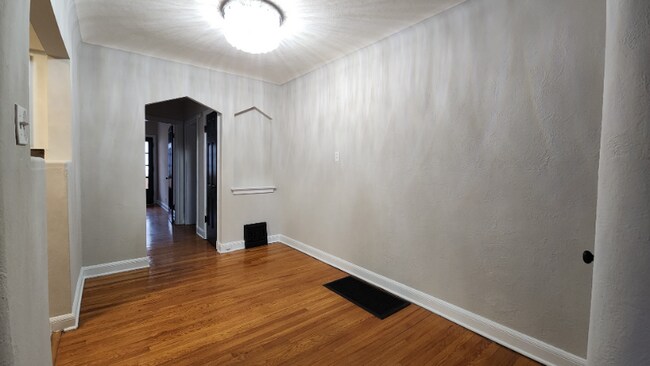 6304 Bancroft Ave unit 1st floor, Saint Louis, MO 63109 - photo 6