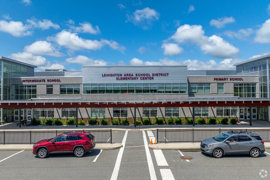 The student population at Lehighton Area Elementary School is 998.
