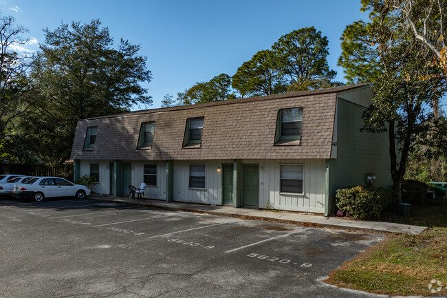 Pineridge residents have the option for various styles of condos.
