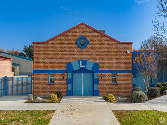 Students of Exeter can attend Lincoln Elementary School.