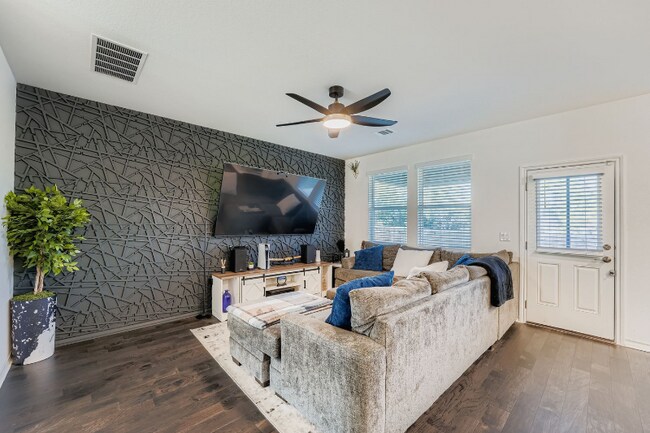 2902 Bronx Dr, Pfugerville, TX 78760 - photo 4