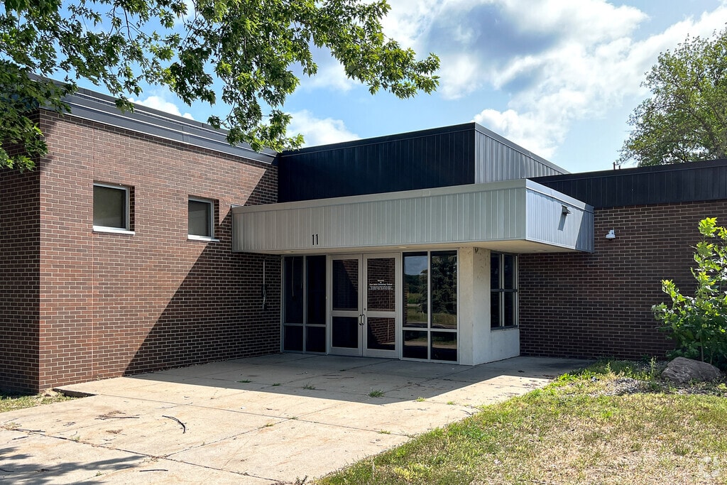 East Union Elementary School enrolls over 100 students in grades K-5.