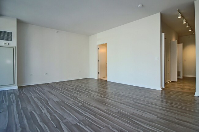 812 N Lasalle St, Chicago, IL 60654 - photo 5